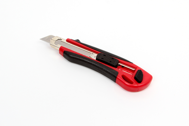 Snijmes IEZZY 18mm kunststof met ergonomische softgrip incl. 3 mesje