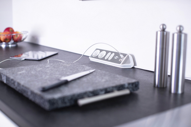 Stekkerdoos Brennenstuhl bureau Estilo 4vdig incl 2 USB 2m wit/zilver