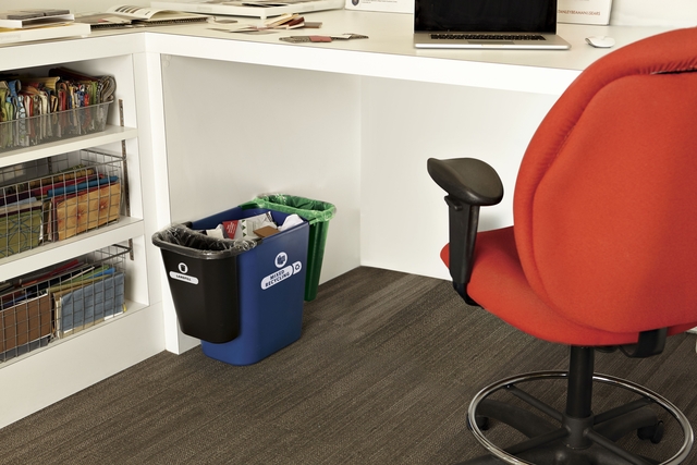 Papierbak Rubbermaid recycling groot 39L blauw