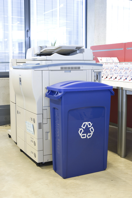 Afvalbak Rubbermaid Slim Jim Vented met luchtsleuven 87 liter blauw