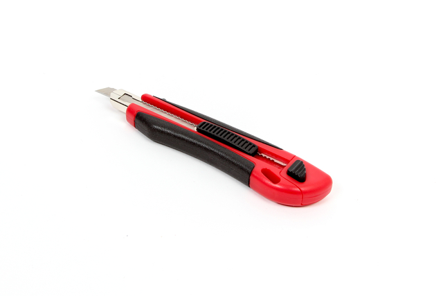 Snijmes IEZZY 9mm kunststof met ergonomische softgrip incl. 3 mesje